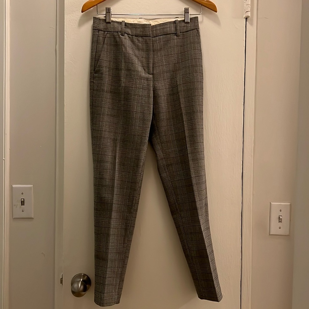 H&M suit pant size 4 runs small